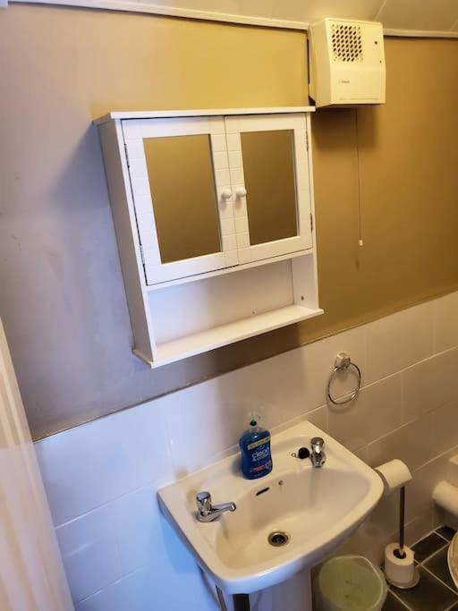 Apt. 2 - Town Centre Apartment Bagenalstown 외부 사진